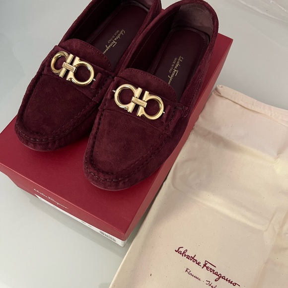 Salvatore Ferragamo | Shoes | Authentic Ferragamo Reversible Logo